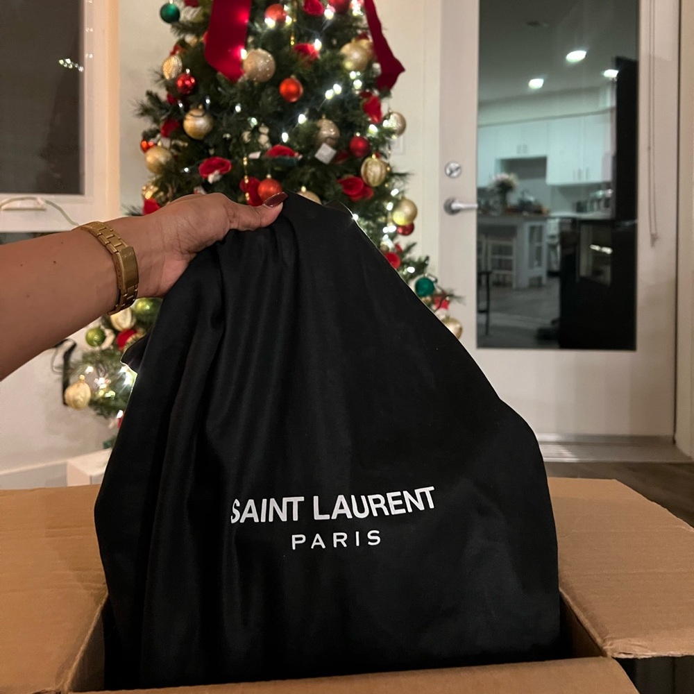 Saint Laurent Emmanuelle Bucket Bag - Picture 12 of 12